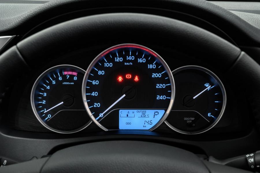 Панель приборов Toyota Corolla Quest 2020 года  (ZA) (фото 34 из 40)